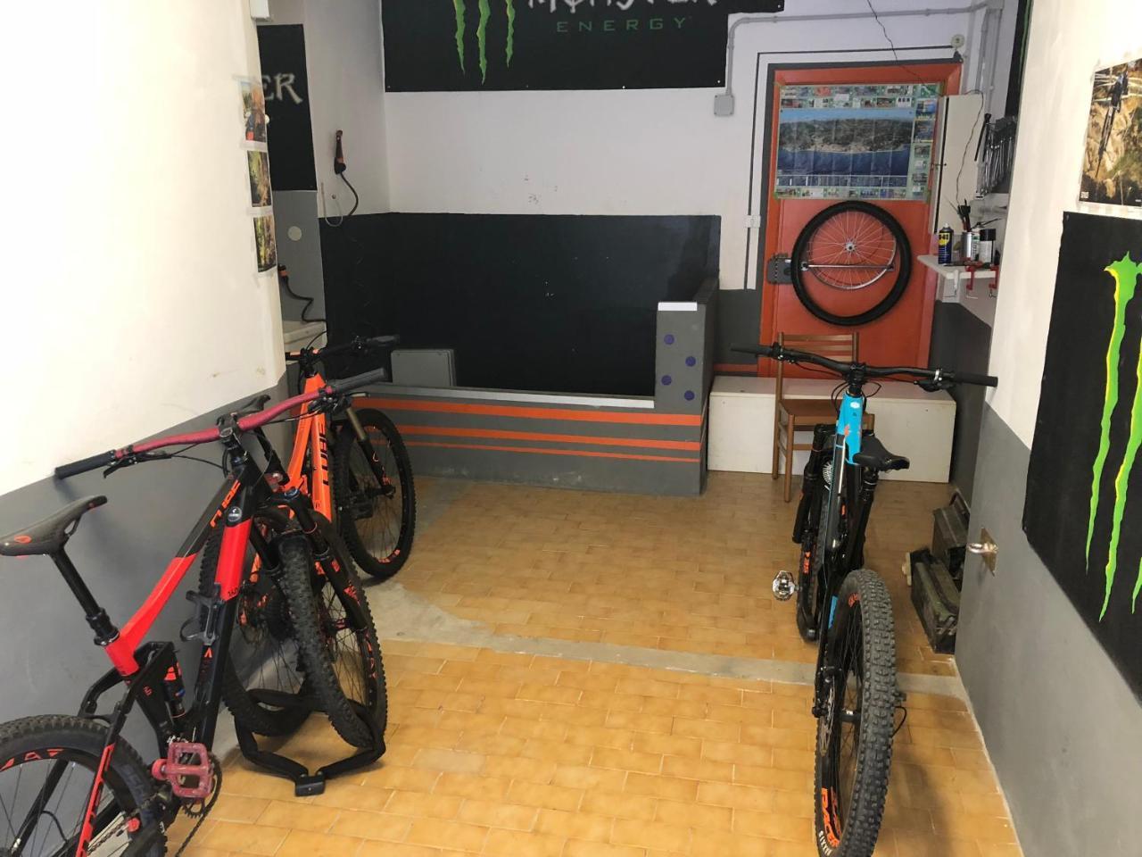 Albergo Aduepassi & Servizio Bike Shuttle Финале Лигуре Екстериор снимка